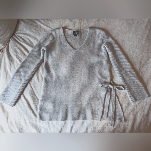 *HALOGEN* V-Neck 100% Cashmere Sweater w/ Side Slit Tie Heather Gray, Medium EUC - Picture 2 of 11